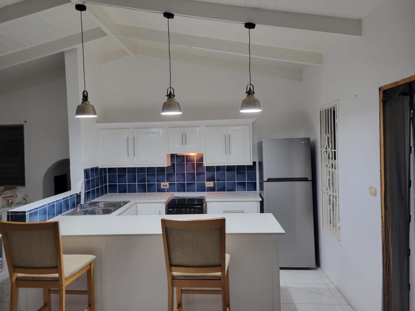 Attractive 2-Bed Apartment Stunning Sea View Golful Dickenson Exterior foto