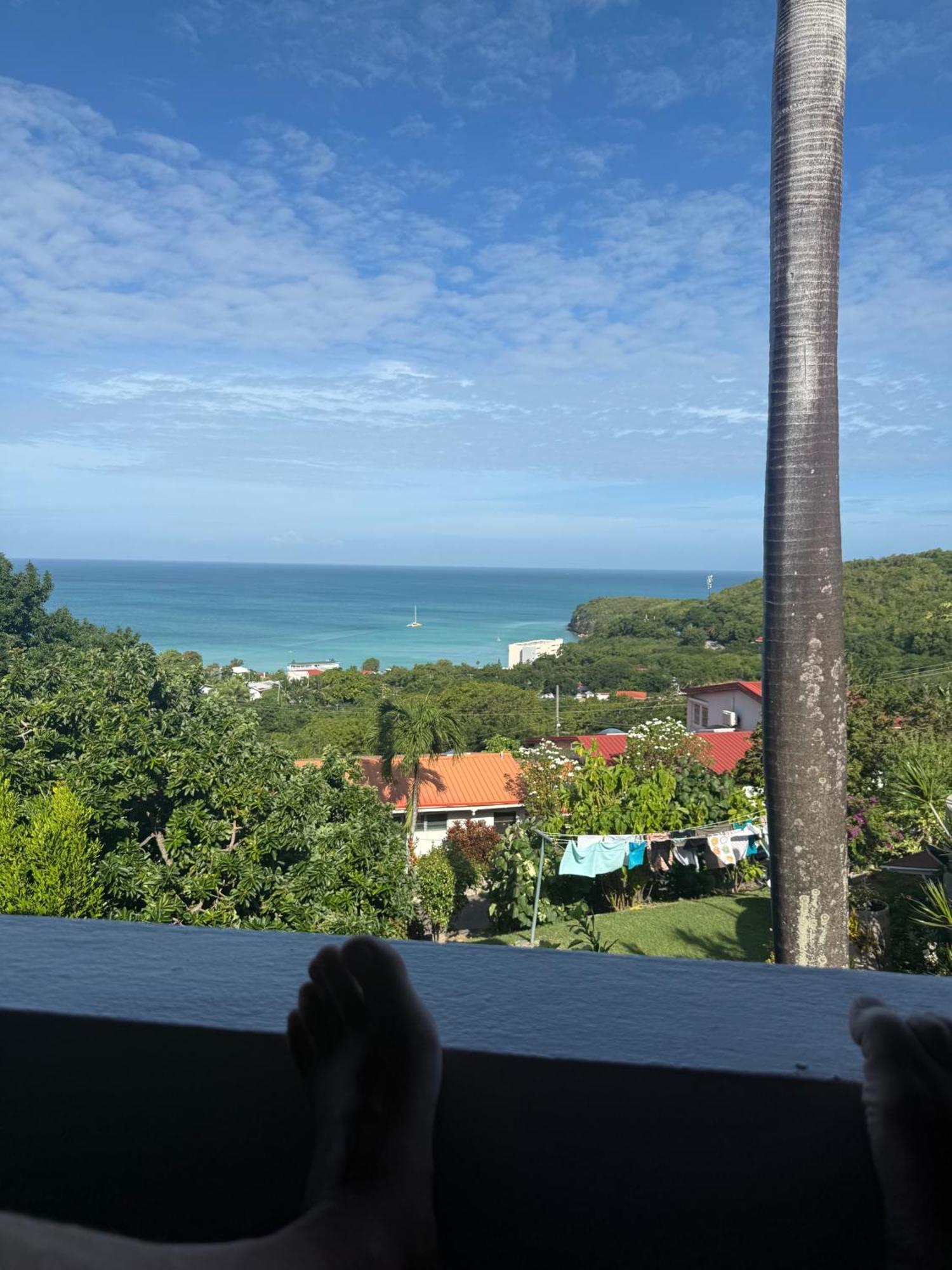 Attractive 2-Bed Apartment Stunning Sea View Golful Dickenson Exterior foto