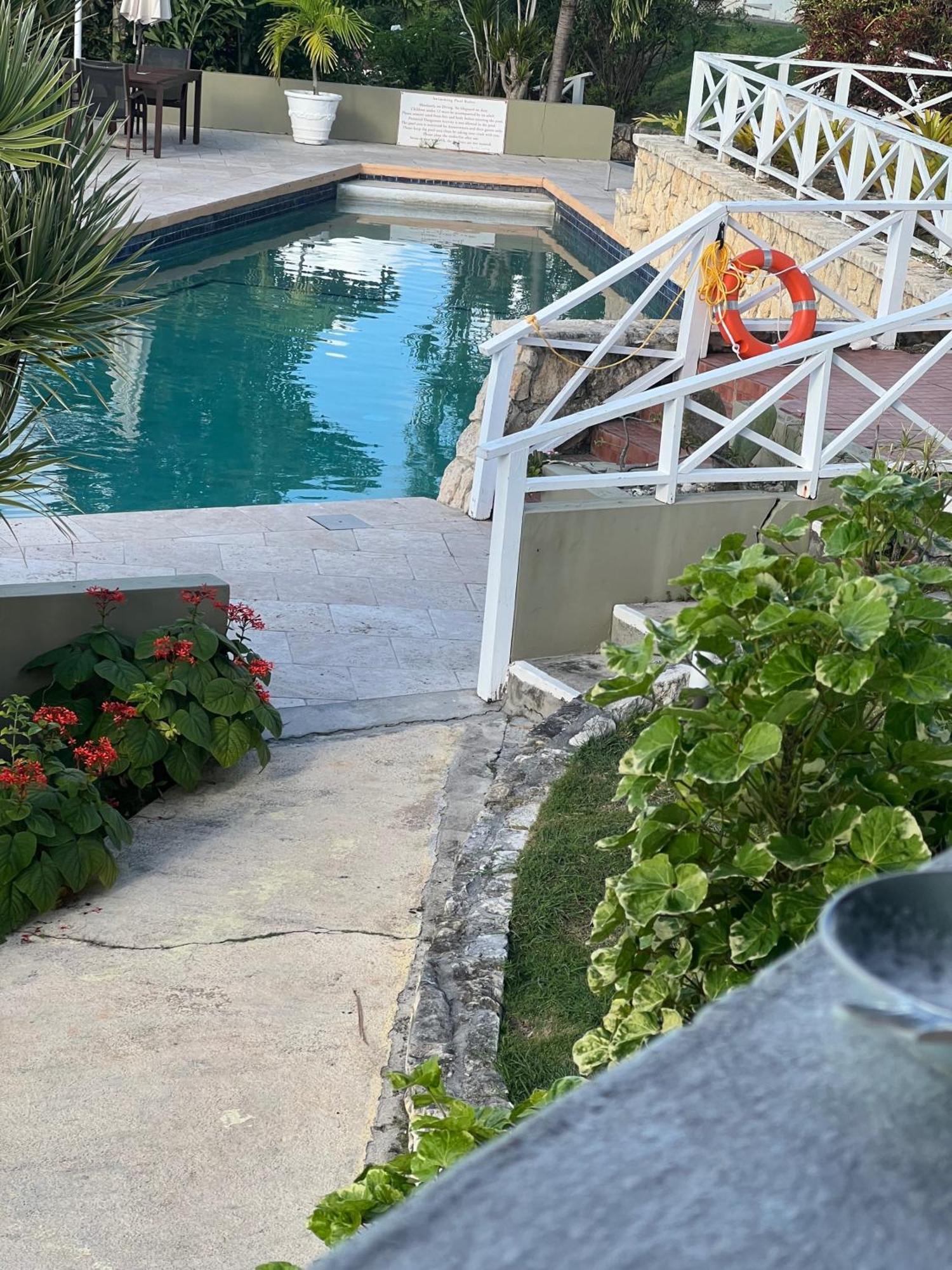 Attractive 2-Bed Apartment Stunning Sea View Golful Dickenson Exterior foto
